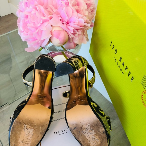 Ted Baker Gold and Blue Paisley platforms. - Picture 4 of 6